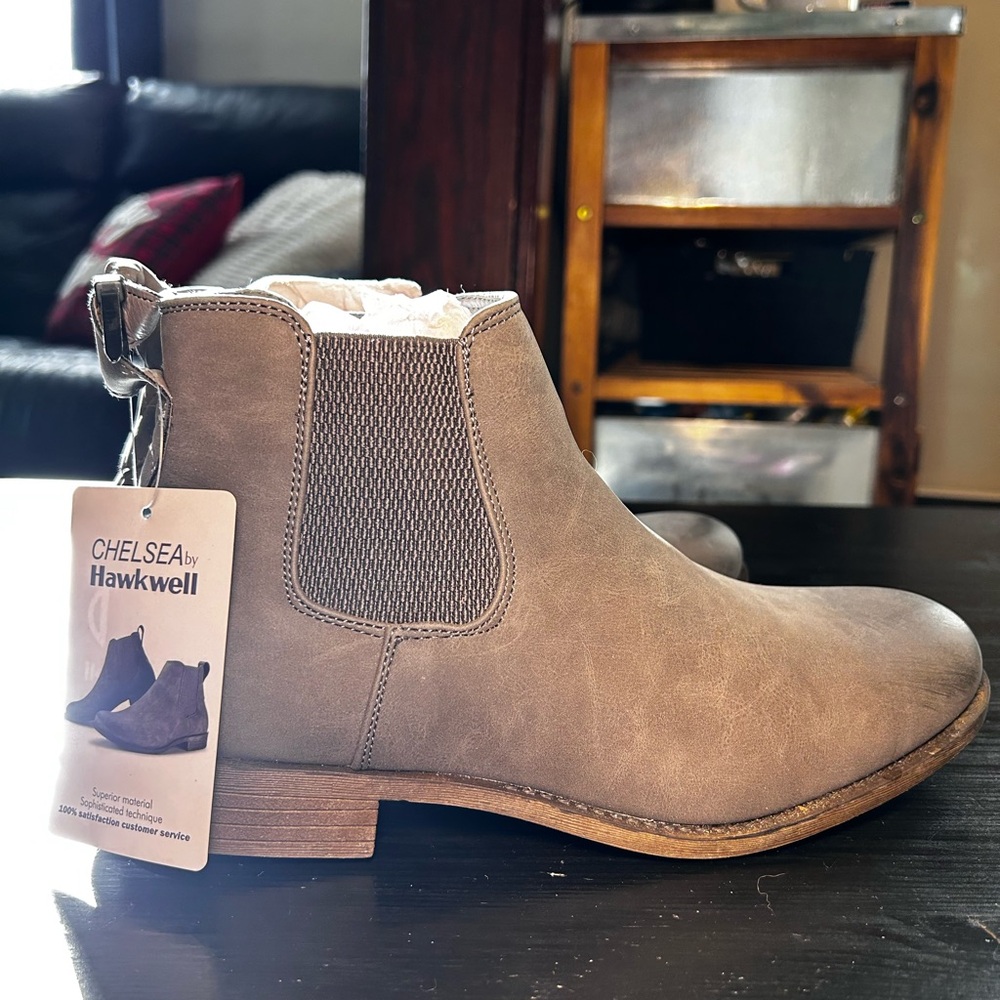 Hawkwell Chelsea Ankle Boots in Brown